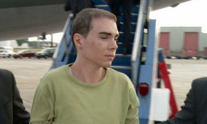 Magnotta se enfrenta varios cargos, incluyendo asesinato en primer grado después de que acabase con la vida del estudiante de la Universidad Concordia Jun Lin el pasado mes de mayo.