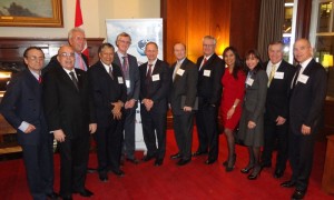 De izq. a derecha: Aurelio Pinto Cónsul Gral. del Perú en Toronto, José Luis Peroni Oficial Comercial del Perú en Canadá, César Traverso Director PCCC, Igor González Vice Presidente Ejecutivo Barrick Gold, Alan Harman Presidente de Alma Foundation, David Clurry Hudbay Minerals CSR Vice President, Ministro Roberto Rodríguez 2do Jefe de Mision Peruana en Canadá en representación del Embajador José Antonio Bellina, Jose Zlatar Presidente de la PCCC, Rosario Astuvilca Directora PCCC, Maria Virginia Anzola Senior Legal Officer de Hudbay Minerals, César Sanguinetti Director PCCC, Arturo Lopez Tesorero CFO PCCC.