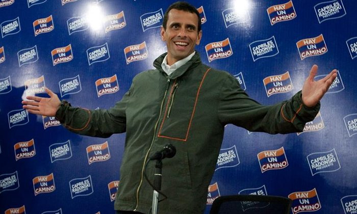 CAPRILES RETA A CHÁVEZ A NO USAR FONDOS DEL ESTADO EN LA CAMPAÑA ELECTORAL