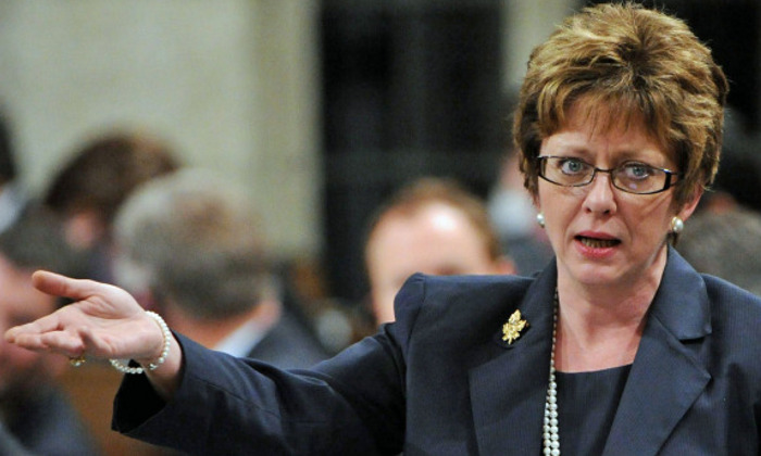 La ministra federal de Recursos Humanos, Diane Finley