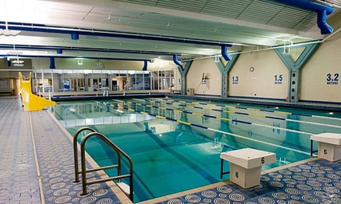 Setenta hospitalizados por el cloro de una piscina