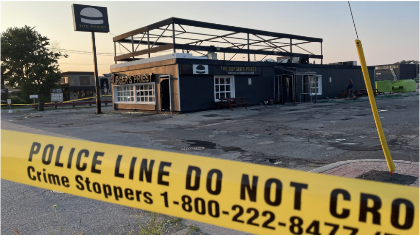 Spalili restaurację Burger’s Priest na The Queensway w Etobicoke