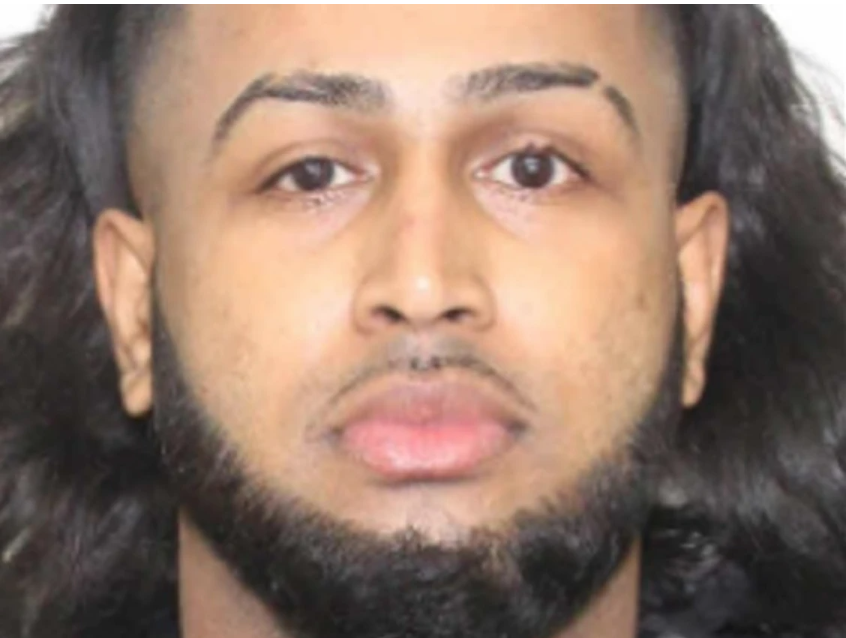 Niebezpieczny i znany przestępca poszukiwany za usiłowanie zabójstwa w Peel