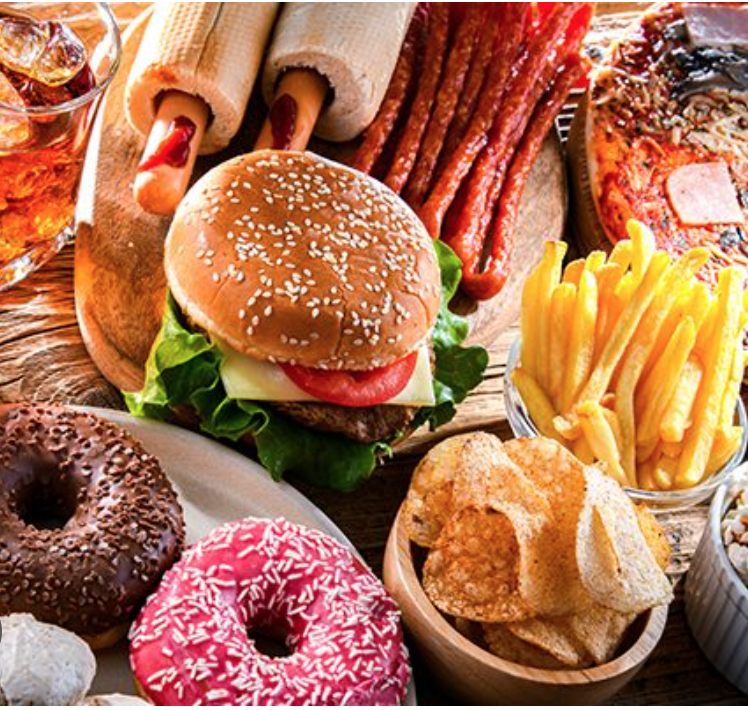 Wysoko przetworzona żywność, którą spożywamy, jest szkodliwa dla zdrowia.
