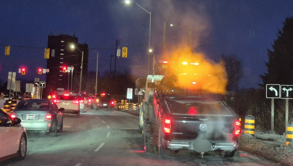 Kierowca zatrzymany na autostradzie – 27 tys. dolarów zaległości i brak ubezpieczenia