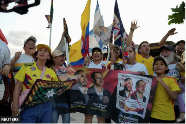 Los seguidores de Abelardo de la Espriella festejaron el triunfo en la primera vuelta.